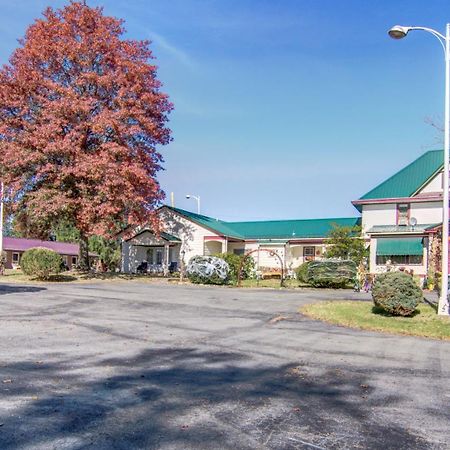Hancock Motel Екстериор снимка