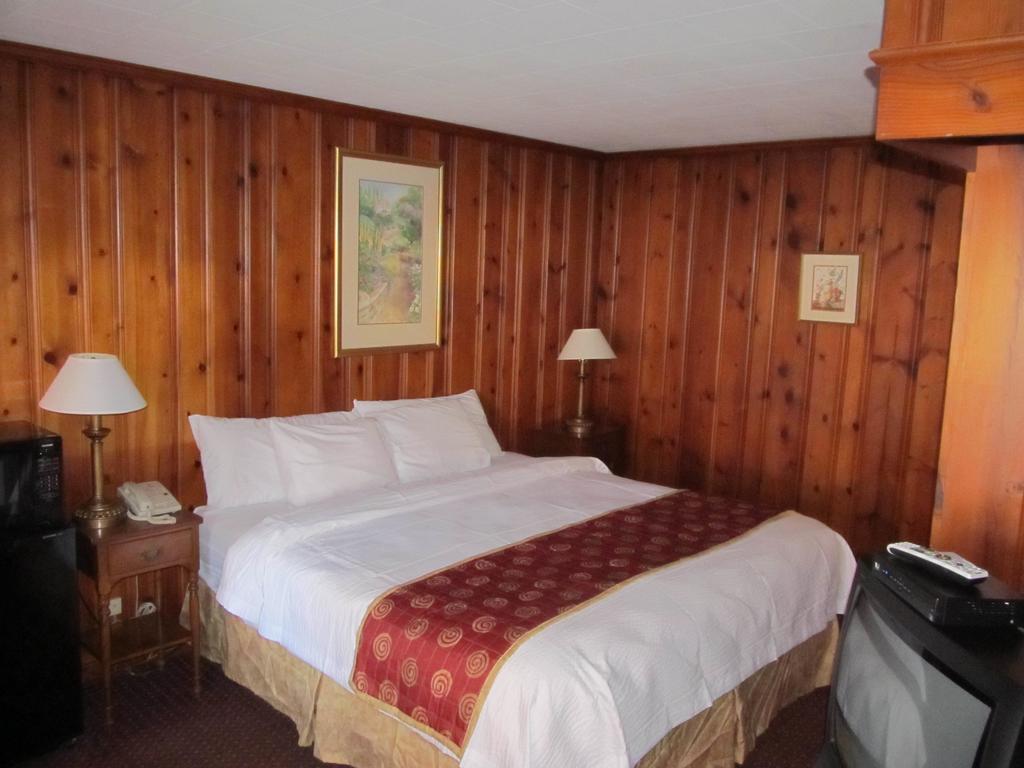 Hancock Motel Екстериор снимка