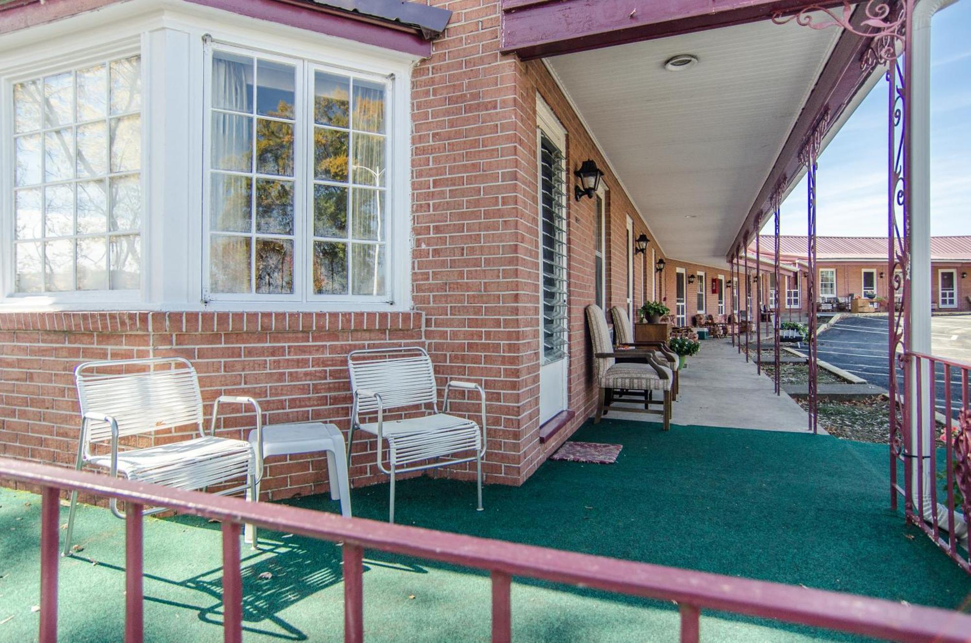 Hancock Motel Екстериор снимка