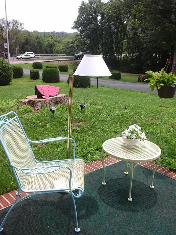 Hancock Motel Екстериор снимка