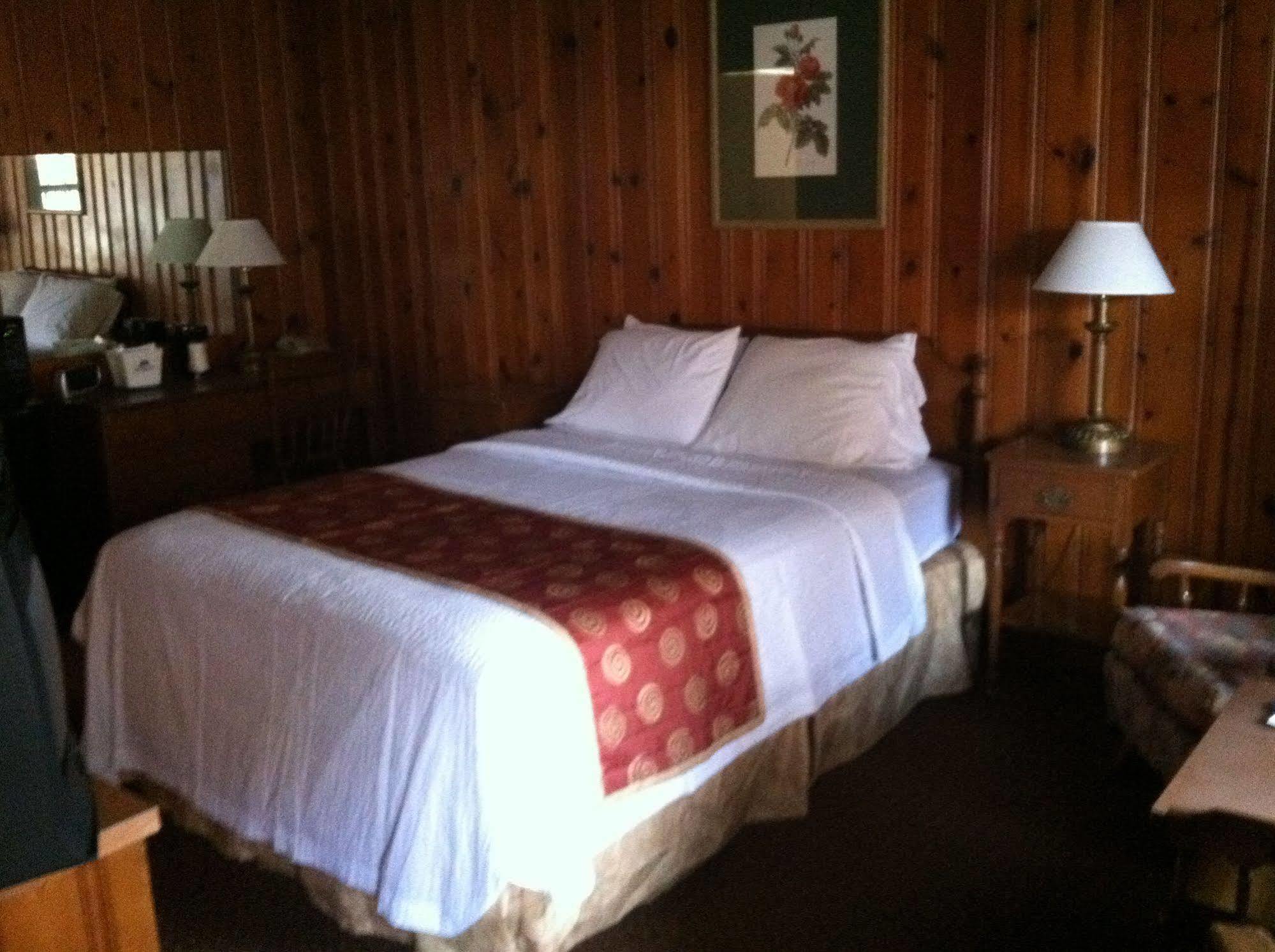 Hancock Motel Екстериор снимка
